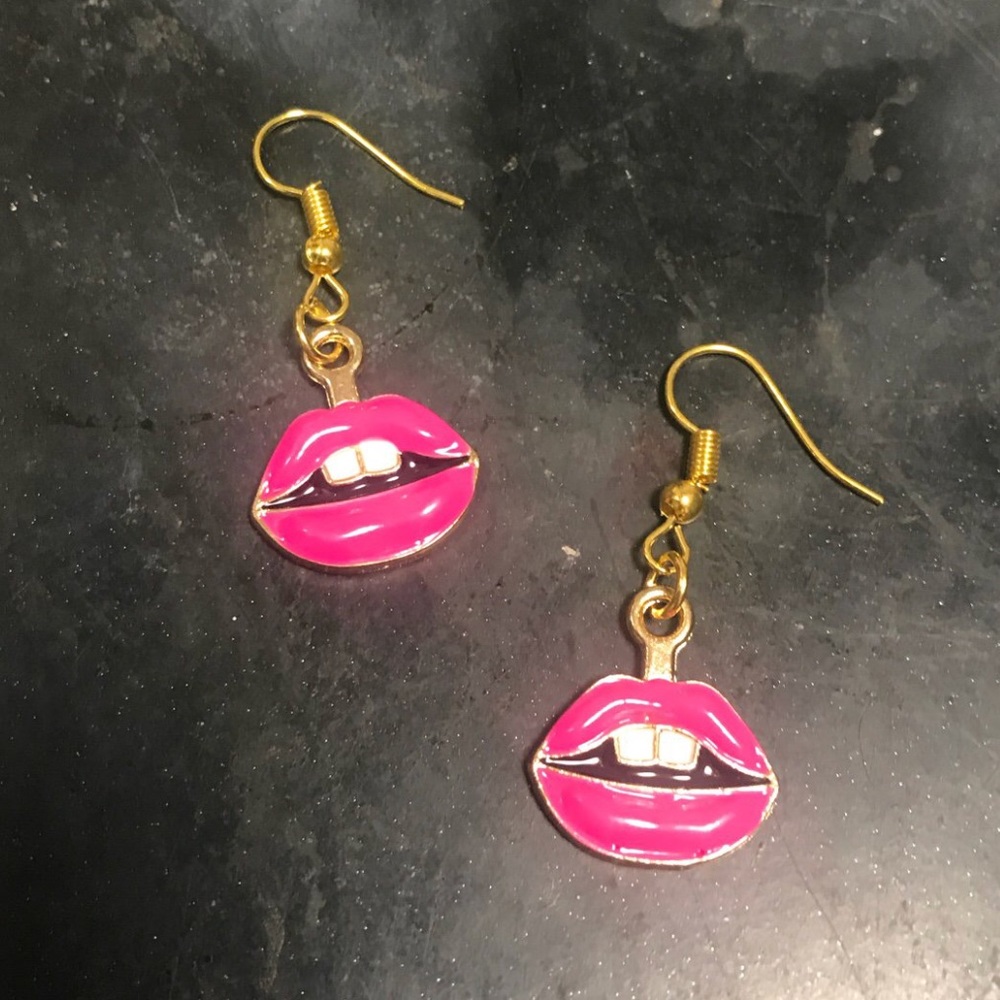Adorable lip earrings!